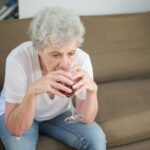5 síntomas del alcoholismo