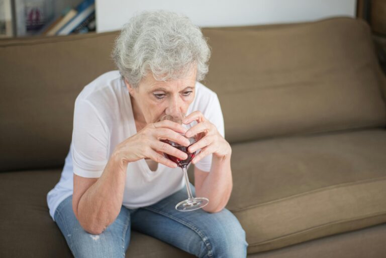 5 síntomas del alcoholismo